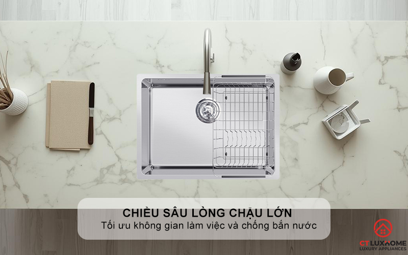 Chiều sâu lòng chậu lớn giúp tối ưu không gian làm việc và chống bắn nước