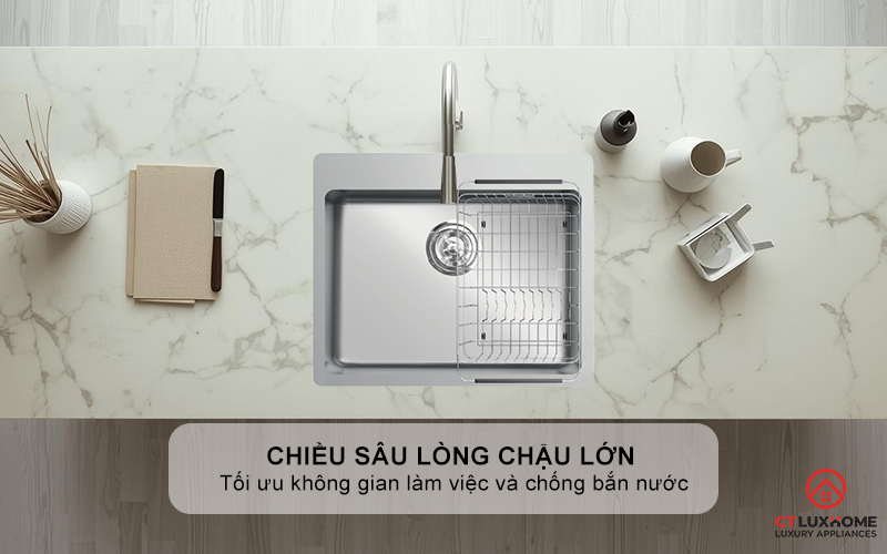 Chiều sâu lòng chậu lớn giúp tối ưu không gian làm việc và chống bắn nước