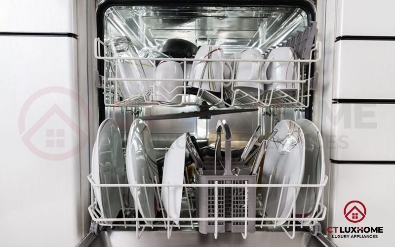 Sắp xếp chén đĩa vào máy rửa bát cũng rất quan trọng.