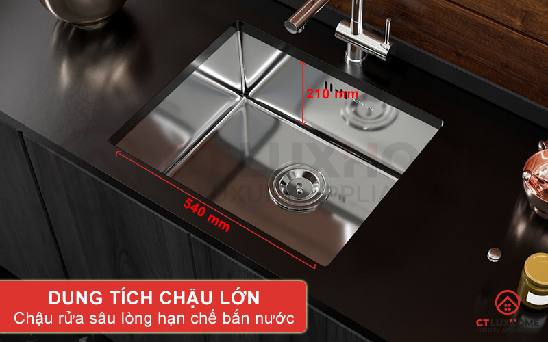 Lòng chậu được thiết kế sâu giúp tăng diện tích hố hạn chế bắn nước