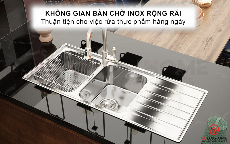 Không gian inox thuận tiện cho việc rửa thực phẩm hàng ngày