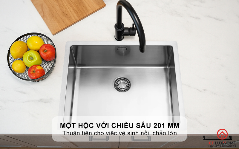 Một hộc rửa lớn với chiều sâu 201 mm