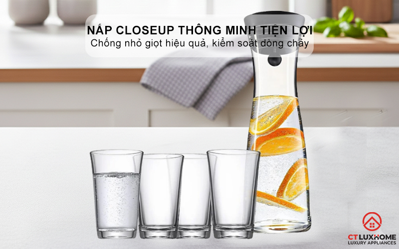 Nắp CloseUp thông minh tiện lợi khi rót nước ra cốc