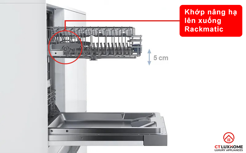Điều chỉnh độ cao giữa các ngăn máy rửa bát SMI4HCS48E thông qua khớp nâng hạ Rackmatic.