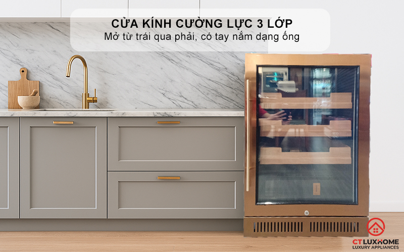 Cửa kính cường lực 3 lớp, mở từ trái qua phải, có tay nắm dạng ống