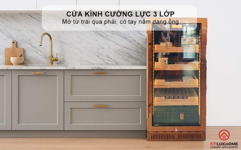 Cửa kính cường lực 3 lớp, mở từ trái qua phải, có tay nắm dạng ống